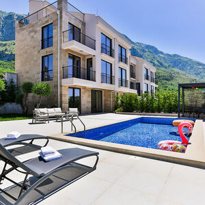 Seaside estate for sale - Poljana Olive Homes Pool Residence