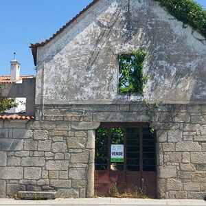 Granite stoned house to be renovated in Vendas de Galizes