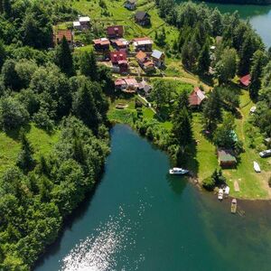 Cottage on Zlatarski lake with private bay