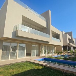 Luxury Corner Townhouse with Penthouse In Sahl Hasheesh 