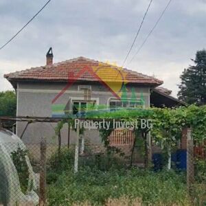 Large plot 2750m² with house,garage and outbuildings Dobrich