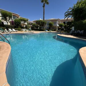 ALGARVE: STYLISH 3-BEDROOM APARTMENT WITH POOL & GARAGE