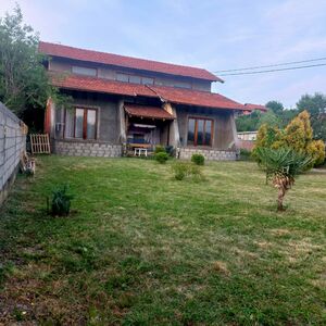 Na prodaju kuca i plac Vlasotince, Sisava