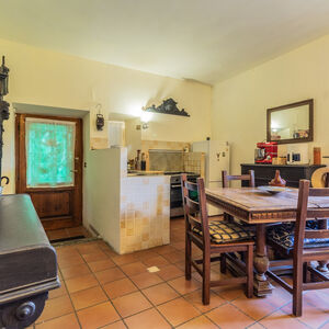 sutri, historical centre, flat+terrace 150 sq.m+annex