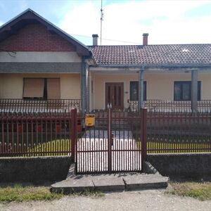 Excellent house for a family in Aleksandrovac - Žabari, Serb