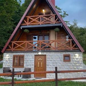 Three-storey house with a two separate entrances in Zabljak