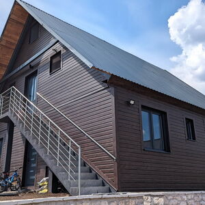 Three-storey house with three separate apartments in Zablajk