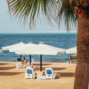 155 sqm Apartment. 2 Bedrooms & Living Room with Direct Sea 