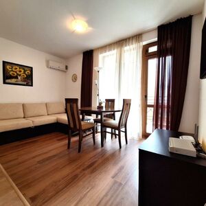 One-Bedroom Apartment with Pool View | Victorio 3