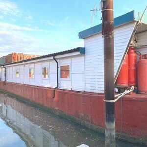 Characterful Houseboat - Tantalus   £120,000