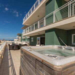 Spectacular Fort Cambridge Apartment