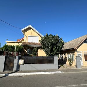 Romania – Spacious Villa with Pool, Garden & Rental Income