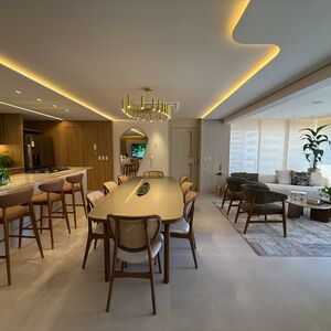 Just 80 meters from Beira Mar, this apartment combines sophi