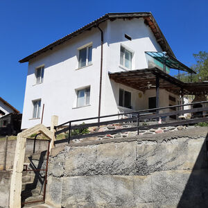 Furnished & ready for living house with garage, land & views