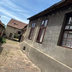 Sale of a house with great possibilities and a suitable pric