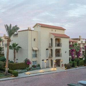 Luxury 73 sqm Apt with Pool View in Sahl Hasheesh