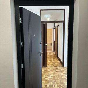 I am selling an apartment in Sremcica-Thomas Edison