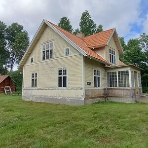 House to renovate with large barn on 2.5 Hectares in Sweden