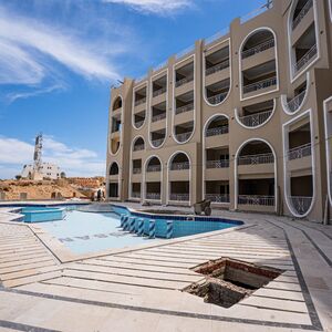  🌊 Live the Red Sea Dream – 73m² Pool & Garden View 🏡