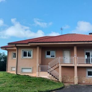 Detached Family Home with Sea Views 3000m2 - Investment