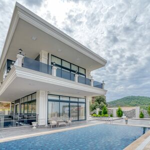 lUXURI VILLA FOR SALE