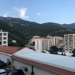 Cozy Apartment with Terrace and Sea View — Bečići
