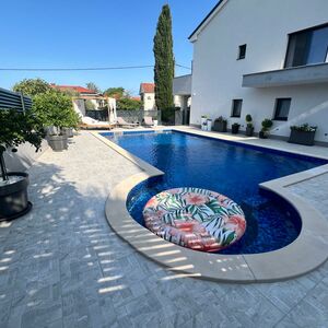 Luxury Villa with Pool – Malinska, Island of Krk 