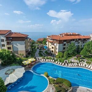  1-Bedroom Apartment with Beautiful Park View Garden of Eden