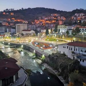 Beautiful 3-Storey Mountain House with Panoramic Views 