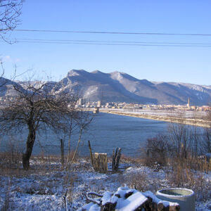 Plot of land with good location & great views near big city