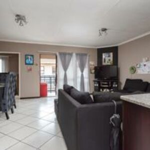 Modern First Floor Apartment in Rock Ridge, Meyersdal