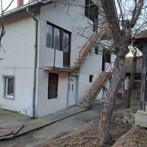 I am selling a house in Ugrinovci-Gornji Milanovac