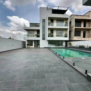 Contemporary design 5-bedroom townhouse @ East legon 