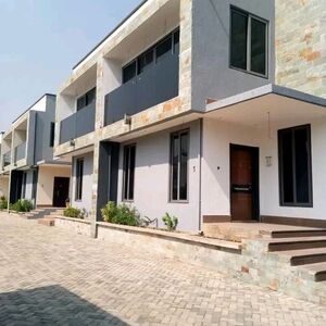 Contemporary 3-bedroom townhouse @ Dzorwulu/+233243321202