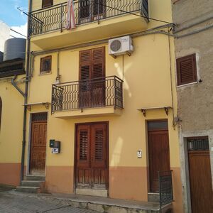 sh 847 town house, Caccamo, Sicily