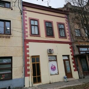 I am selling a three-room salon apartment in Sremska Mitrovi