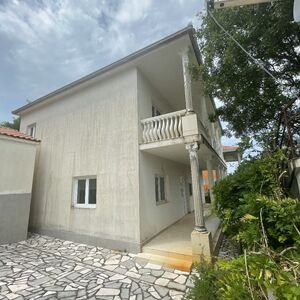 Дом у моря в живописной Жанице, Луштица