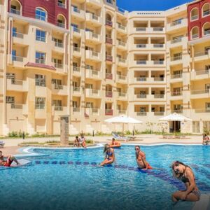 1BR Apartment Pool View in down town