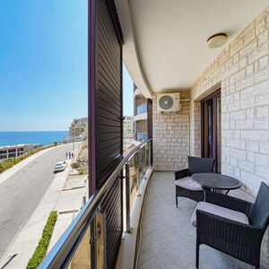 Studio sa pogledom na more u Bečićima!