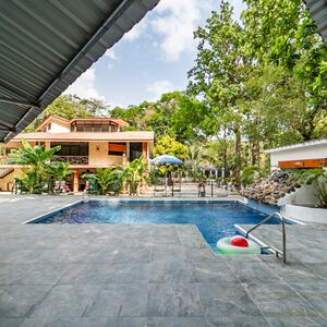 Priced for quick sale! Amazing  multi-unit property