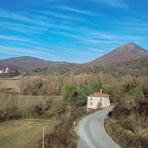 Charming Country House with 3 Apartments in Umbria (Italy)