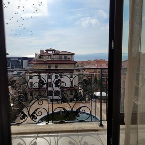 Luxurious Three-Level Maisonette with Sea Views in Arthur 