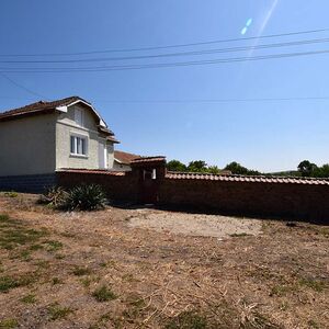 ***Pay Monthly*** House on edge of village 