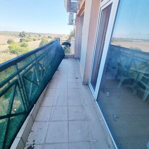 1-Bedroom Apartment with Courtyard View in Sunny Day 6