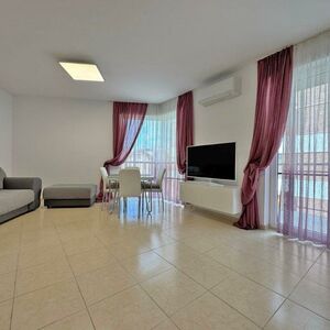 Comfortable One-Bedroom Apartment with Pool View | VIP Image