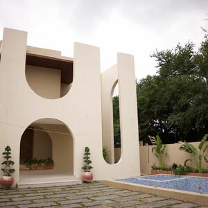 4 Bedroom House with pool and bq and East Legon 