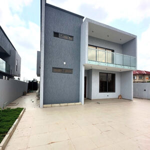 Ultra-modern 4-Bedroom Townhouse@ Botwe school Junction