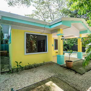 Want a great pool home close to everything?