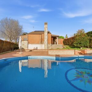 MADRID-Unique chalet with panoramic garden and swimming pool