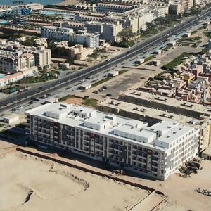 🏝2BR Pool-View Apartment in Al Ahyaa, Steps from the Beachs